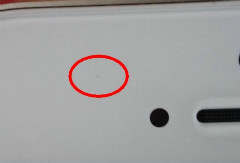 5s屏幕上方有一个擦不掉的小黑点怎么办