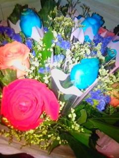 11朵玫瑰5朵蓝色3朵粉色3朵红色.知道里面代