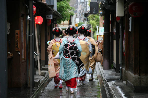 日本女人脱下和服后令人震惊–爱问
