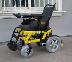 青岛轮椅电动轮椅专卖店哪里有?就是那种可以