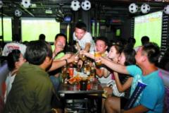深圳足球迷一般都去哪些地方(酒吧根据地)集体