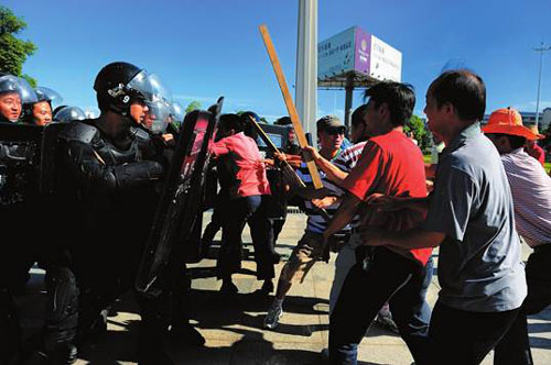 十余人暴打警察中国竟无袭警罪