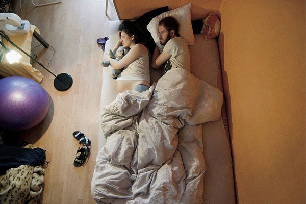 10种双人睡姿告诉你爱得有多深