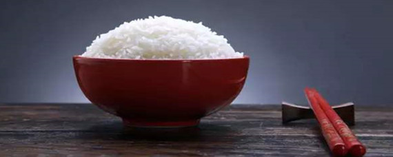 一碗米饭堆成山图片